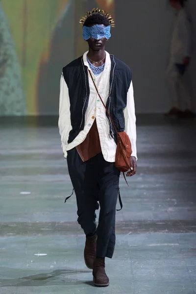 Look 10